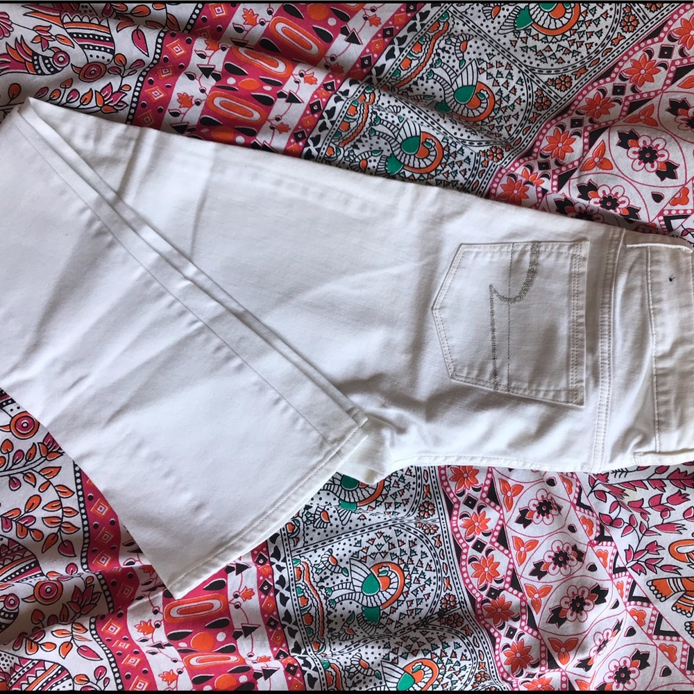 White American Eagle Skinny Kick Jean size 6